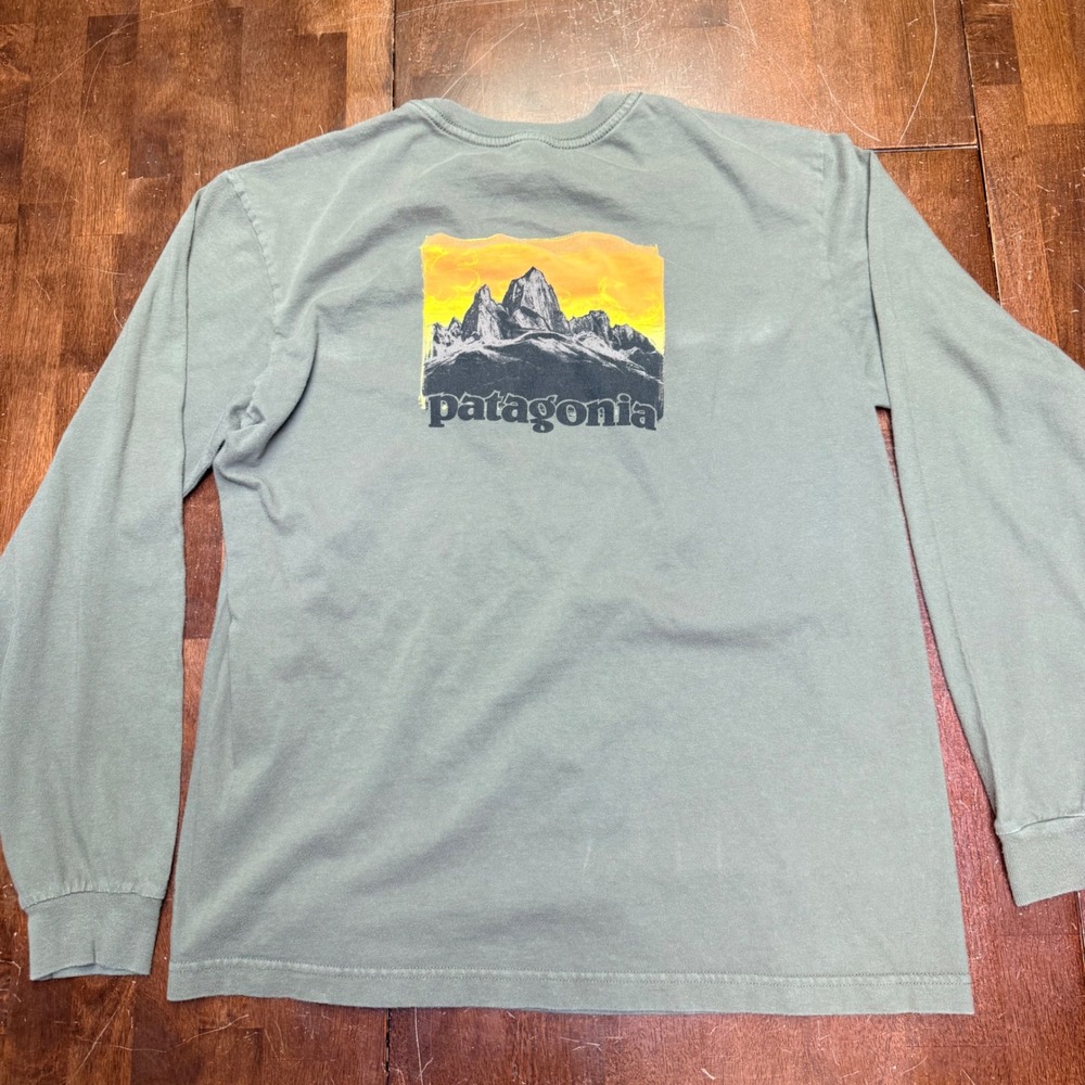 Patagonia Long Sleeve Shirt Mens M Green Fitz Roy Mountain Graphic Organic